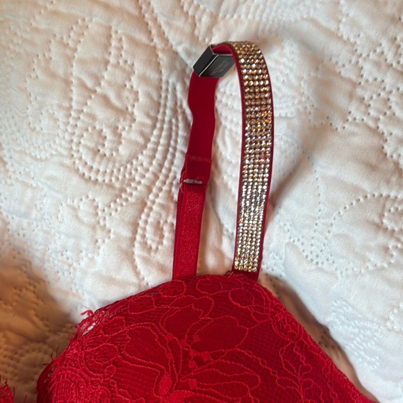 Victoria's Secret Red Bra with Underwire Support new size 34B - Picture 4 of 7
